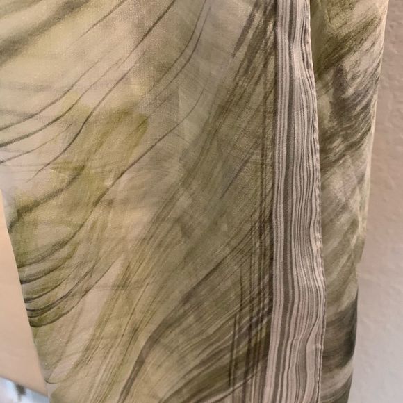 Armani Collezioni Green White Print Silk Scarf NWT - Picture 7 of 7